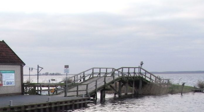 Erneuerung der Fußgängerbrücke zur Promenade am Sturmhafen