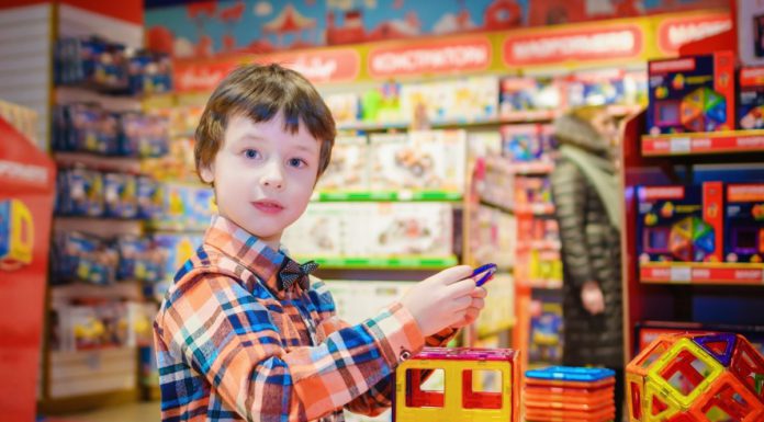 Kunterbunt-Spielzeug schließt Räumungsverkauf beginnt