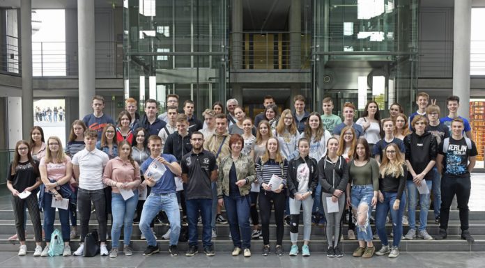 Graf-Wilhelm-Schule Steinhude zu Gast bei Caren Marks in Berlin
