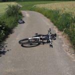 Radfahrer nach Unfall in Lebensgefahr