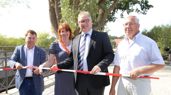 Neuer Weg über historische Brücke verbindet Niengraben und Idensen