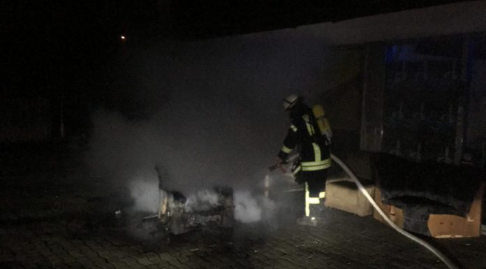 Kleiner Trost für die Feuerwehr, nach Brandstiftung am Bahnhof