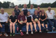 Handballdamen legen erfolgreich ihre Sportabzeichen ab