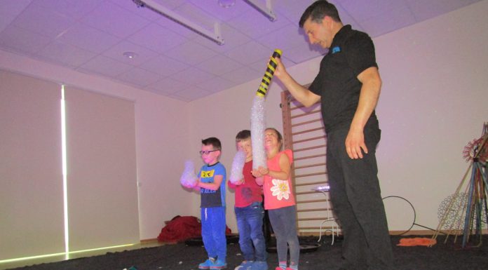 Kleine Feierstunde für die Erwachsenen und Seifenblasenshow für die Kinder