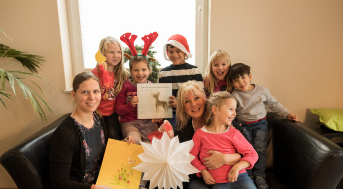 Landtagsabgeordnete Wiebke Osigus liest in der Johanniter-KinderZeit