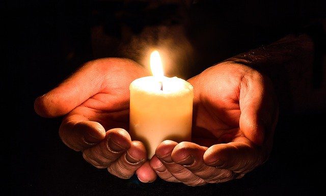 Friedenslicht aus Bethlehem macht in Wunstorf Station – hol es Dir nach Hause!