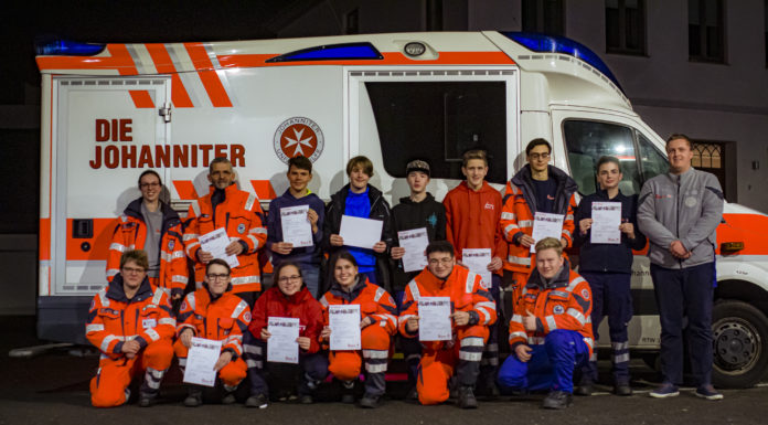 Vier ehrenamtliche Johanniter aus Wunstorf qualifizieren sich zum Sanitätshelfer