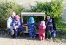 Neue Matschküche erfreut Kinder – gespendet von KFZ Meisterbetrieb Dubbert