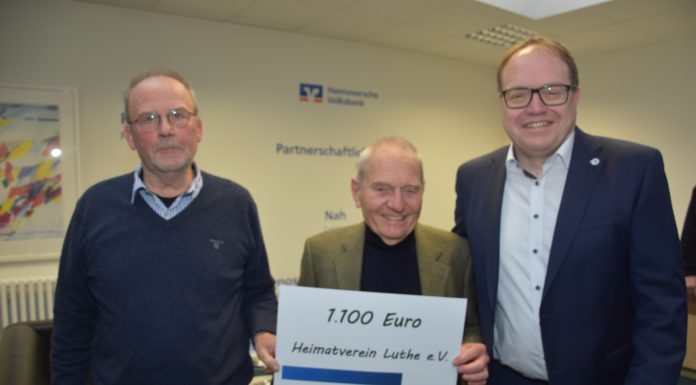 Hannoversche Volksbank unterstützt Heimatbund Luthe mit 1.100 Euro