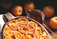 Überbackene Pfannkuchen-Schnecken mit Aprikosen