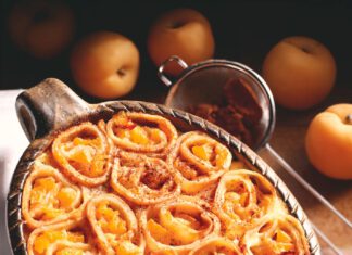 Überbackene Pfannkuchen-Schnecken mit Aprikosen