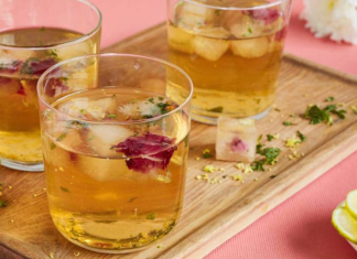 Gekühlter Tee mit Apfel-Minz Eiswürfel