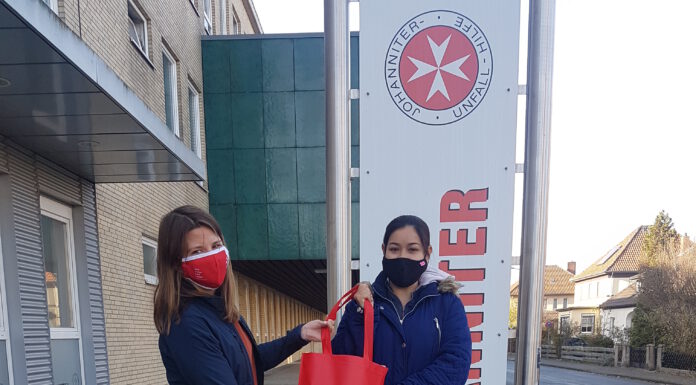 Spende sorgt für viel Freude im Wohnheim: Johanniter verteilen Überraschungstüten an Bewohner