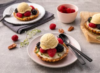 Raw-Carrot-Cake mit Vanille-Eiscreme – Zubereitet mit: Cremissimo