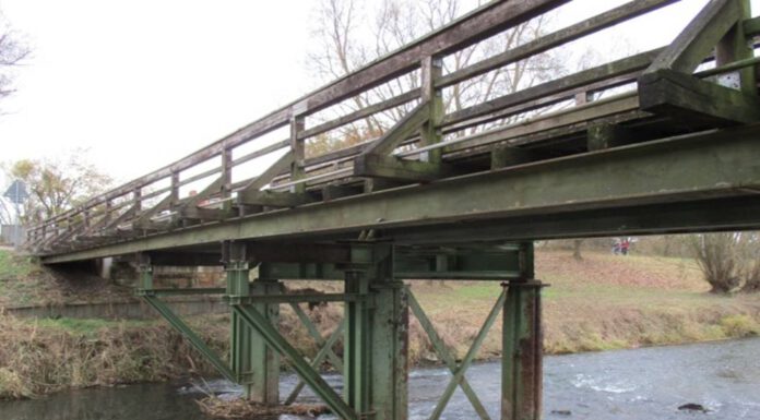 Fußgängerbrücke über die Westaue an der Eisenbahnbrücke wird gesperrt
