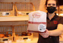 Neue aha-Kampagne zeigt, wie wertvoll Müll ist: Nachhaltige Papiertüten mit recycelbaren Aufklebern