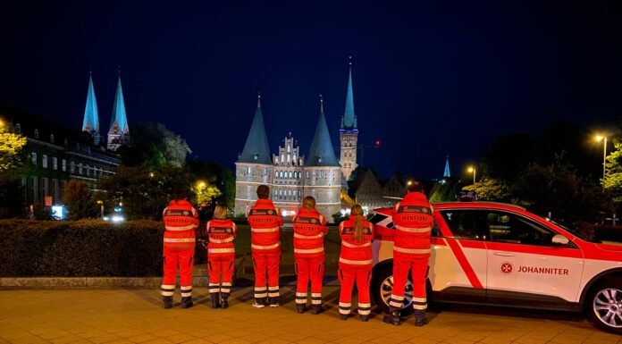 Helfende unterstützen am Pfingstwochenende in Teststationen