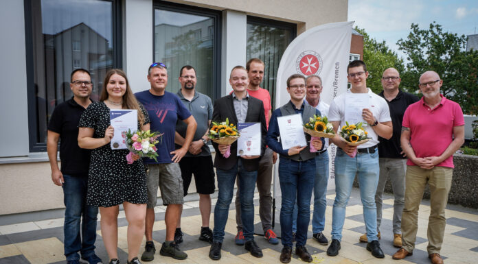 Ausbildung bei den Johannitern: Vier Notfallsanitäter bestehen Prüfung