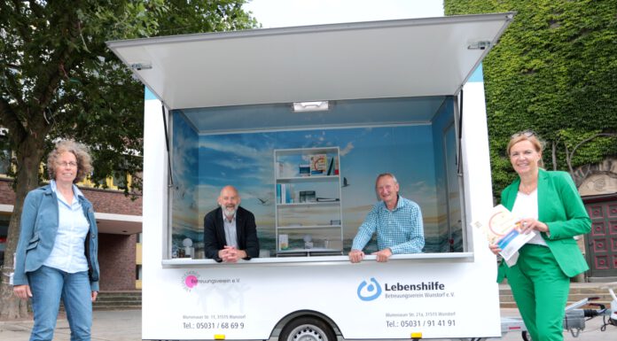 Wunstorfer Betreuungsvereine starten Infomobil Sozialdezernentin Dr. Andrea Hanke: „Tolles Angebot für die Menschen vor Ort“