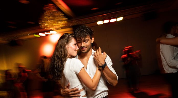 Discofox, Salsa & Walzer: Neue Paartanzkurse in Wunstorf!