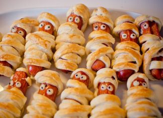 Wunstorf kocht: Mumien zu Halloween aus Würstchen und Pizzateig