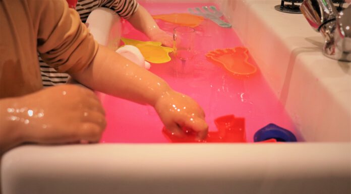 Was ich greifen kann, kann ich auch begreifen – Taktile Sinneswahrnehmung – Mit allen Sinnen lernen im Johanniter-Abenteuerland