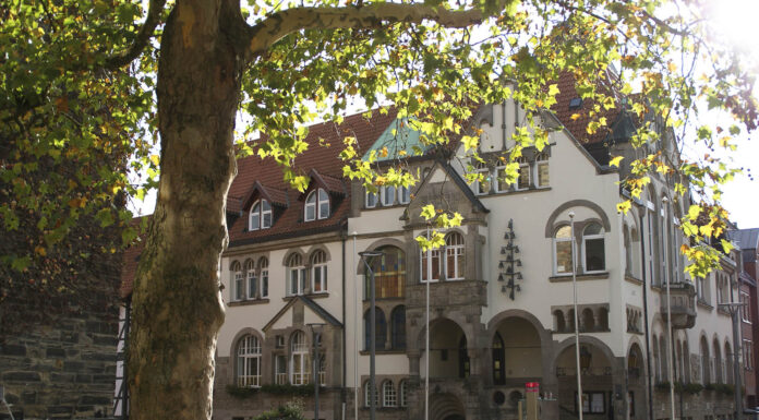 Turmbesteigung im Herbst – Wunstorf am 03.10.2022 von oben betrachten