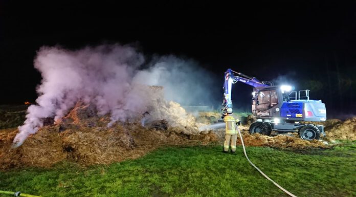 THW: Nächtliche Unterstützung bei großem Heuballenbrand in Mandelsloh