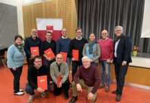 Ministerin für Bundes- und Europangelegenheiten in der Landesregierung ehrt langjährige SPD-Mitglieder Stehend v.l.n.r: Frauke Meyer-Grosu, Heinz-Werner Kretschmann, Bernd Maschke, Sören Thoms, Torben Klant, Wiebke Osigus, Manfred Kröger, Carsten Piellusch, (vorne:) Andreas Kröpelin, Helmut Probst, Joaqium Braga. Foto: SPD Wunstorf