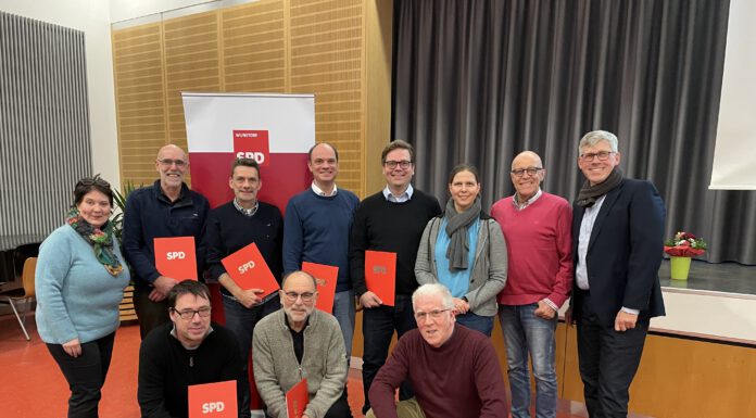 Ministerin für Bundes- und Europangelegenheiten in der Landesregierung ehrt langjährige SPD-Mitglieder Stehend v.l.n.r: Frauke Meyer-Grosu, Heinz-Werner Kretschmann, Bernd Maschke, Sören Thoms, Torben Klant, Wiebke Osigus, Manfred Kröger, Carsten Piellusch, (vorne:) Andreas Kröpelin, Helmut Probst, Joaqium Braga. Foto: SPD Wunstorf