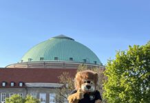 Jugendrotkreuz feiert 75 Jahre mit einem großen Familienfest am 06.06.2023 im Stadtpark Das Jugendrotkreuz-Maskottchen freut sich über viele Besucherinnen und Besucher und braucht noch einen neuen Namen. Ideen können auf dem Familienfest eingereicht werden,