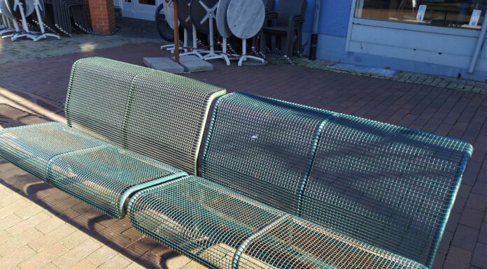 „Nimm dir dein Stück Innenstadt mit nach Hause“ – Verlosung der Olympiabänke der Wunstorfer Innenstadt „Nimm dir dein Stück Innenstadt mit nach Hause“ – Verlosung der Olympiabänke der Wunstorfer Innenstadt