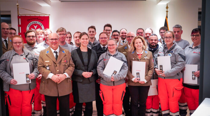 Johanniter aus Wunstorf erhalten Fluthilfemedaille Johanniter aus Wunstorf erhalten Fluthilfemedaille