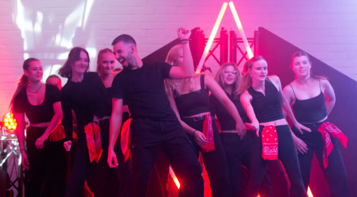 Xperience Show: Die neueste Sensation von Inspired by Ü wird unterstützt vom SC Steinhude Xperience Show: Die neueste Sensation von Inspired by Ü wird unterstützt vom SC Steinhude