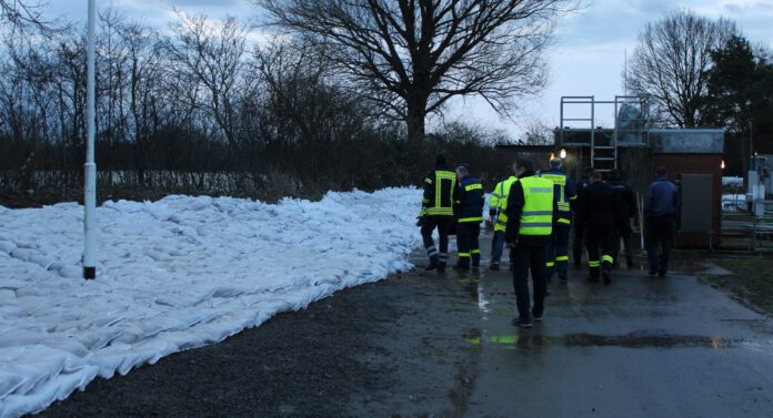 Hochwasserlage stabil: Pegel auf hohem Niveau fordert jedoch ständige Aufmerksamkeit