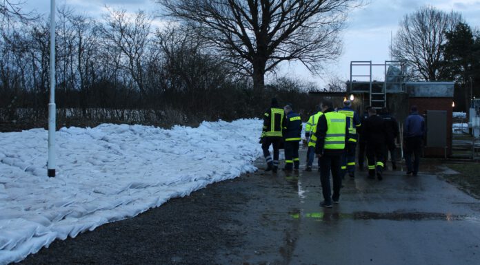 Hochwasserlage stabil: Pegel auf hohem Niveau fordert jedoch ständige Aufmerksamkeit Hochwasserlage stabil: Pegel auf hohem Niveau fordert jedoch ständige Aufmerksamkeit