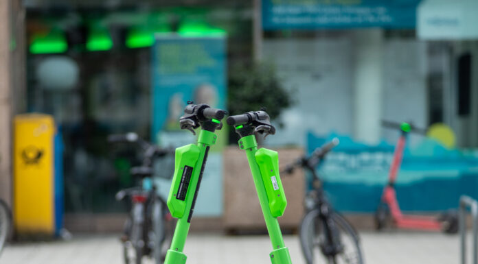 Mitnahmeverbot für E-Tretroller bei ÜSTRA und regiobus ab 1. April Mitnahmeverbot für E-Tretroller bei ÜSTRA und regiobus ab 1. April