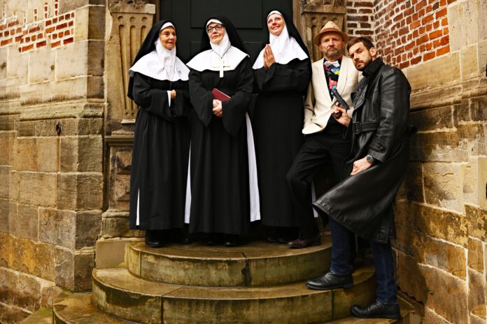 „Guns ‘N‘ Nuns“- Turbulente Kriminalkomödie aus dem Kloster zeigt die Theatergruppe vhs Hannover Land