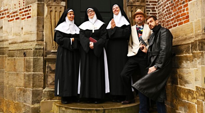 „Guns ‘N‘ Nuns“ mit der Theatergruppe vhs Hannover Land am 4./5. Mai im Stadttheater Wunstorf „Guns ‘N‘ Nuns“ mit der Theatergruppe vhs Hannover Land am 13. April im Gymnasium Neustadt