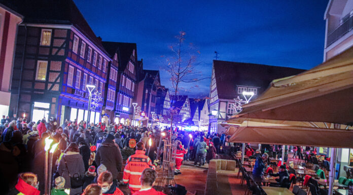 Johanniter-Jugend und Partner laden wieder zum Laternenumzug ein – Beginn: Am 08.11.2024 an der Stiftskirche DLRG, THW, Jugendfeuerwehr und Johanniter