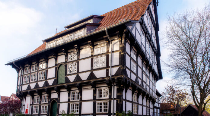 Großer Medien-Flohmarkt der Stadtbibliothek mit vielfältigem Angebot Der Medien-Flohmarkt der Stadtbibliothek bietet eine Vielzahl an Büchern, Hörbüchern und mehr für Schnäppchenjäger