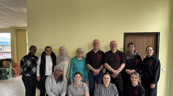 Selbstverteidigungskurs für Frauen stärkt Selbstbewusstsein und Sicherheit in Wunstorf In Wunstorf fand ein Selbstverteidigungskurs für Frauen statt, der Selbstbewusstsein und Sicherheit stärkt und wichtige Techniken vermittelt