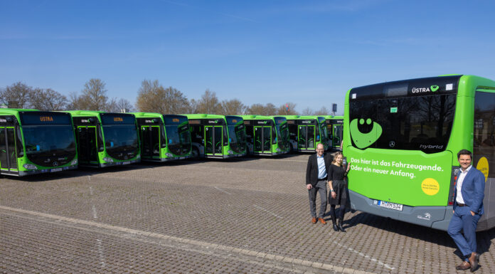 Neue Busse im ÜSTRA Design jetzt im Nahverkehr in der Region Hannover Nahverkehr in der Region Hannover: Neue Busse im ÜSTRA Design setzen Standards für mehr Komfort und Sicherheit