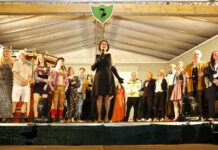 Großer Erfolg für Laienspielgruppe Großenheidorn mit „Chaos im Bestattungshaus“ Die Komödie „Chaos im Bestattungshaus“ begeistert das Publikum in Steinhude und Wunstorf mit urkomischen Charakteren und spannender Handlung