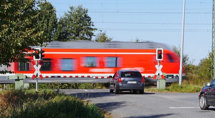 Kurzfristige Sperrung der Bahnstrecke Hannover–Bremen vom 7.04. bis 28.04. 2025 – Regional- und Fernverkehr betroffen Kurzfristige Sperrung der Bahnstrecke Hannover–Bremen vom 7.04. bis 28.04. 2025 - Regional- und Fernverkehr betroffen