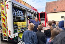 Brennen und Löschen: Grundschule Kolenfeld besucht die Freiwillige Feuerwehr Der Besuch der Freiwilligen Feuerwehr Kolenfeld bot den Kindern spannende Einblicke in das Thema Brennen und Löschen