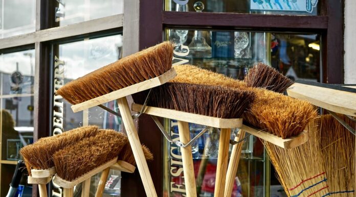 Wunstorf swingt den Besen: Erfolgreiche Müllsammelaktion 2025 begeistert die Stadt Die Müllsammelaktion „Wunstorf swingt den Besen“ 2025 war ein voller Erfolg mit 2.300 Teilnehmern und nachhaltigen Preisen