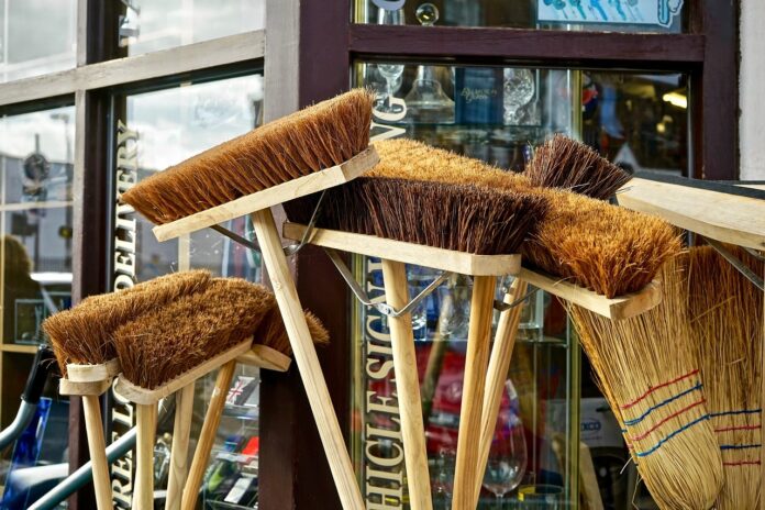 Die Müllsammelaktion „Wunstorf swingt den Besen“ 2025 war ein voller Erfolg mit 2.300 Teilnehmern und nachhaltigen Preisen