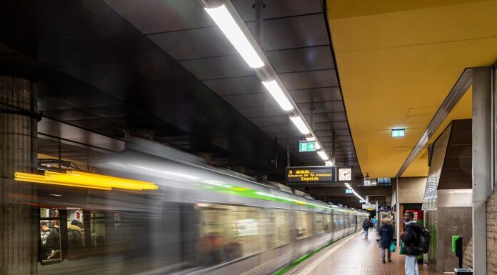 Zusätzliche Nachtverkehre an Himmelfahrt und Pfingsten im ÜSTRA Verbundgebiet Zusätzliche Nachtverkehre an Himmelfahrt und Pfingsten sorgen für eine verbesserte Mobilität im ÜSTRA Verbundgebiet