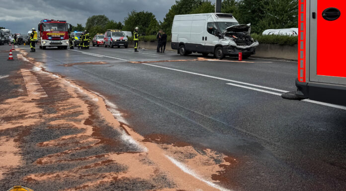 Verkehrsunfall mit Tierrettung und Umweltgefahr auf der A2 in Kolenfeld Ein Verkehrsunfall mit Tierrettung und Umweltgefahr auf der A2 in Kolenfeld zeigt die Herausforderungen für die Einsatzkräfte